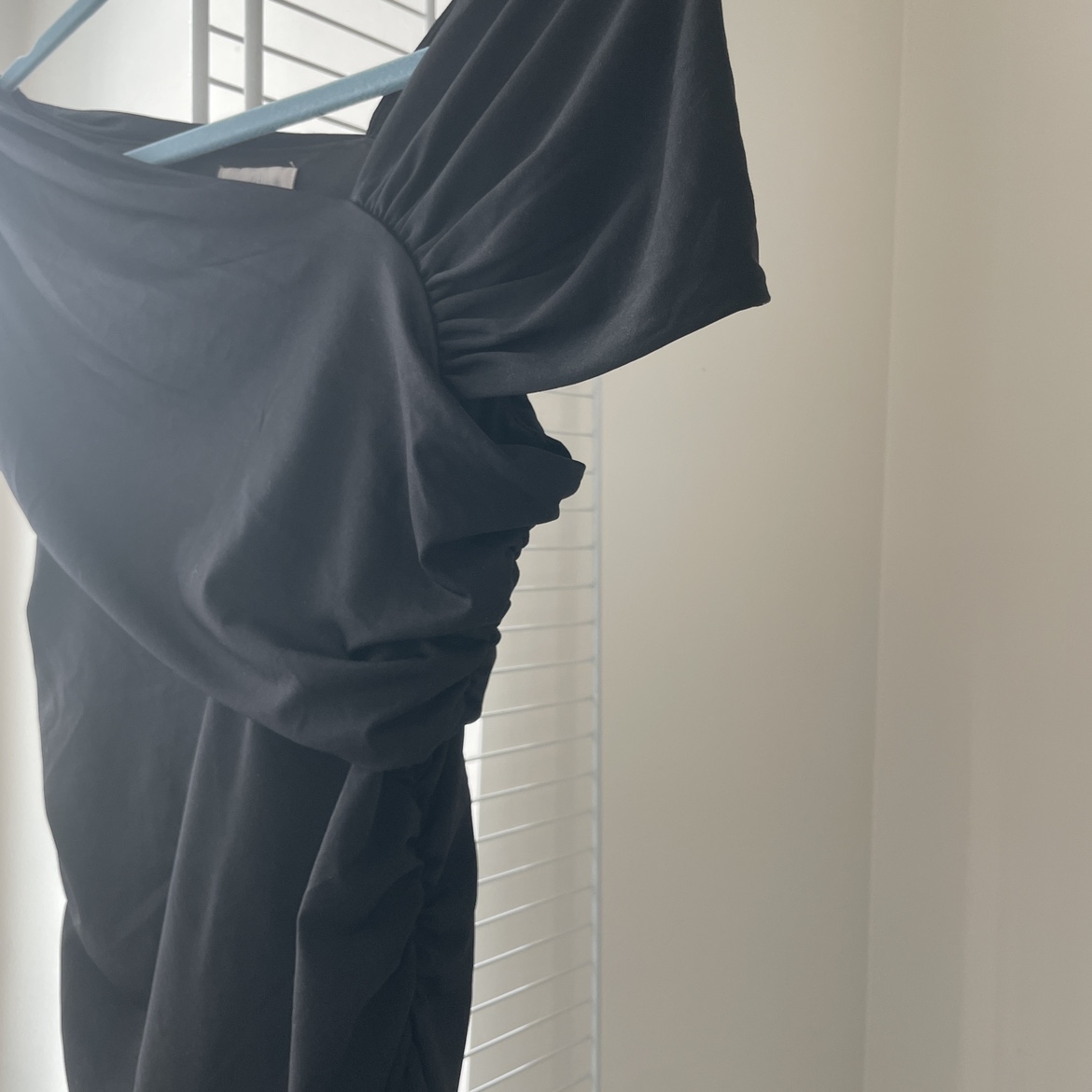 H&M Asymmetrical off-the-shoulder bodysuit (Small) image indicator(7)