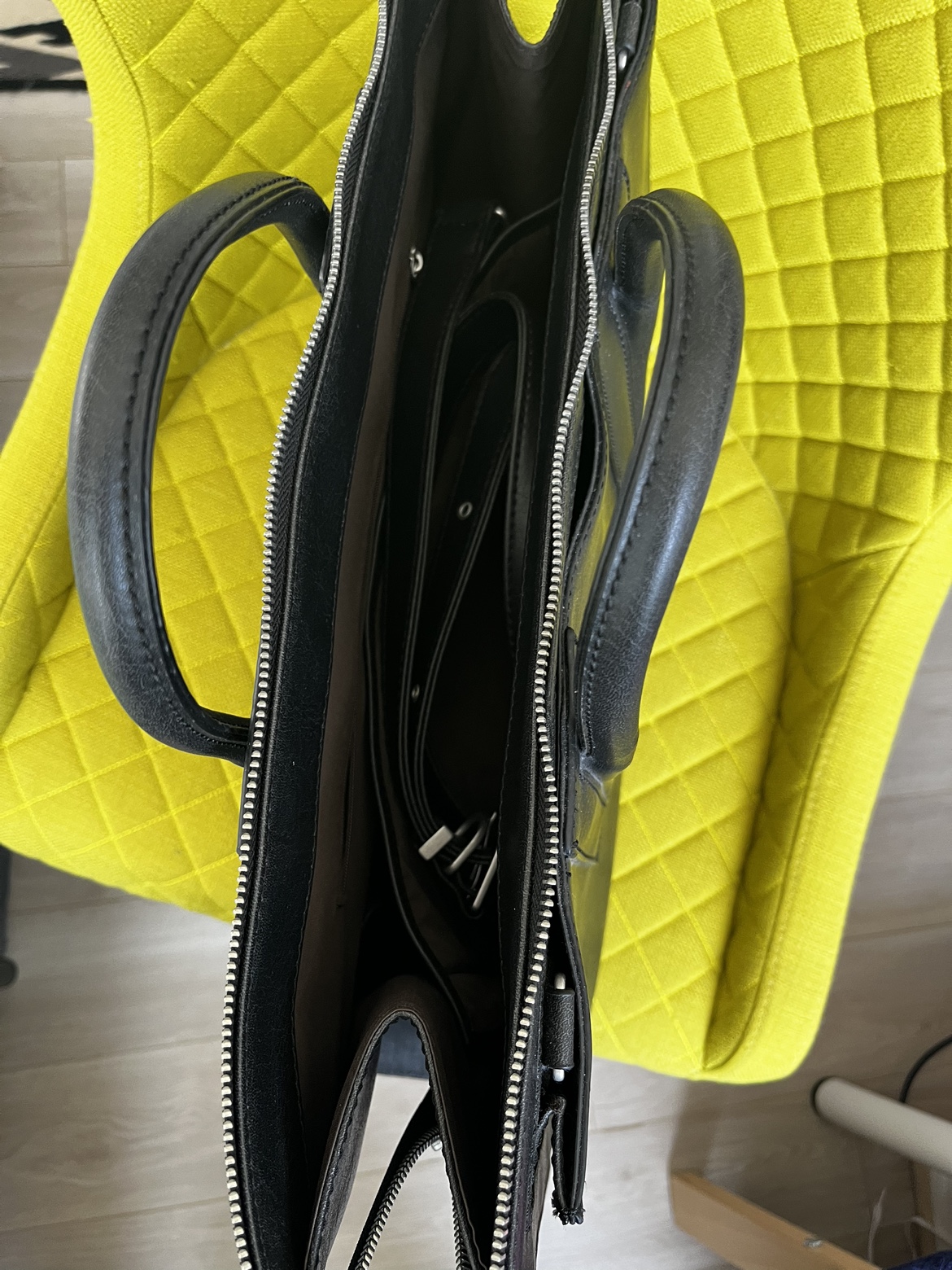 Matt and Natt Briefcase image indicator(3)