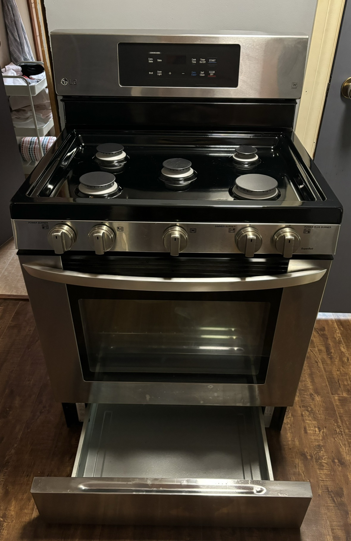 5.4 cu. ft. Gas Range EasyCleanu® and Fan Convection