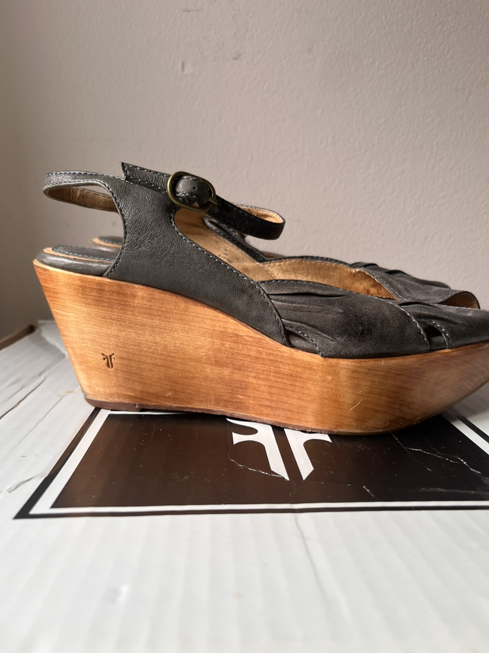 Frye wedges size 8 - photo 2