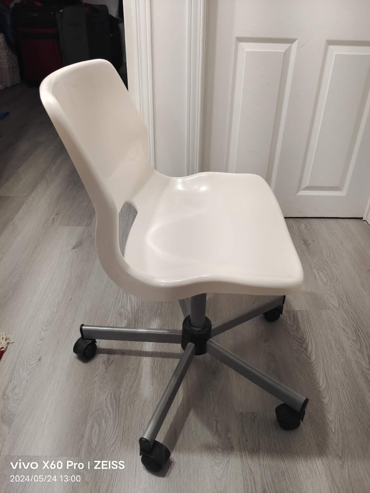 Ikea white swivel office desk chair **FIRM PRICE** - photo 3
