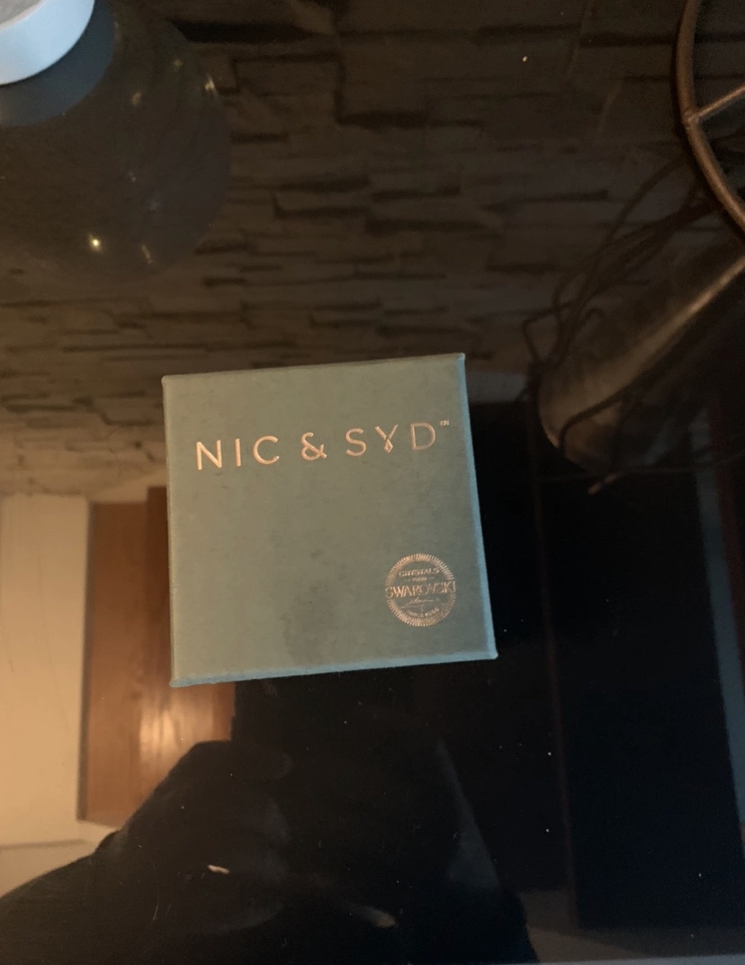 Brand new Nic and Syd SWAROVSKI diva crystal watch image indicator(4)