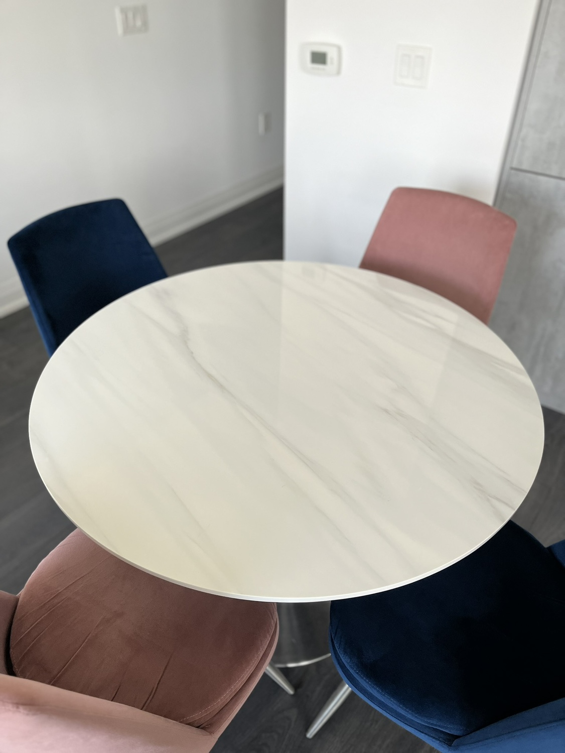 Round Marble Dining Table image indicator(2)
