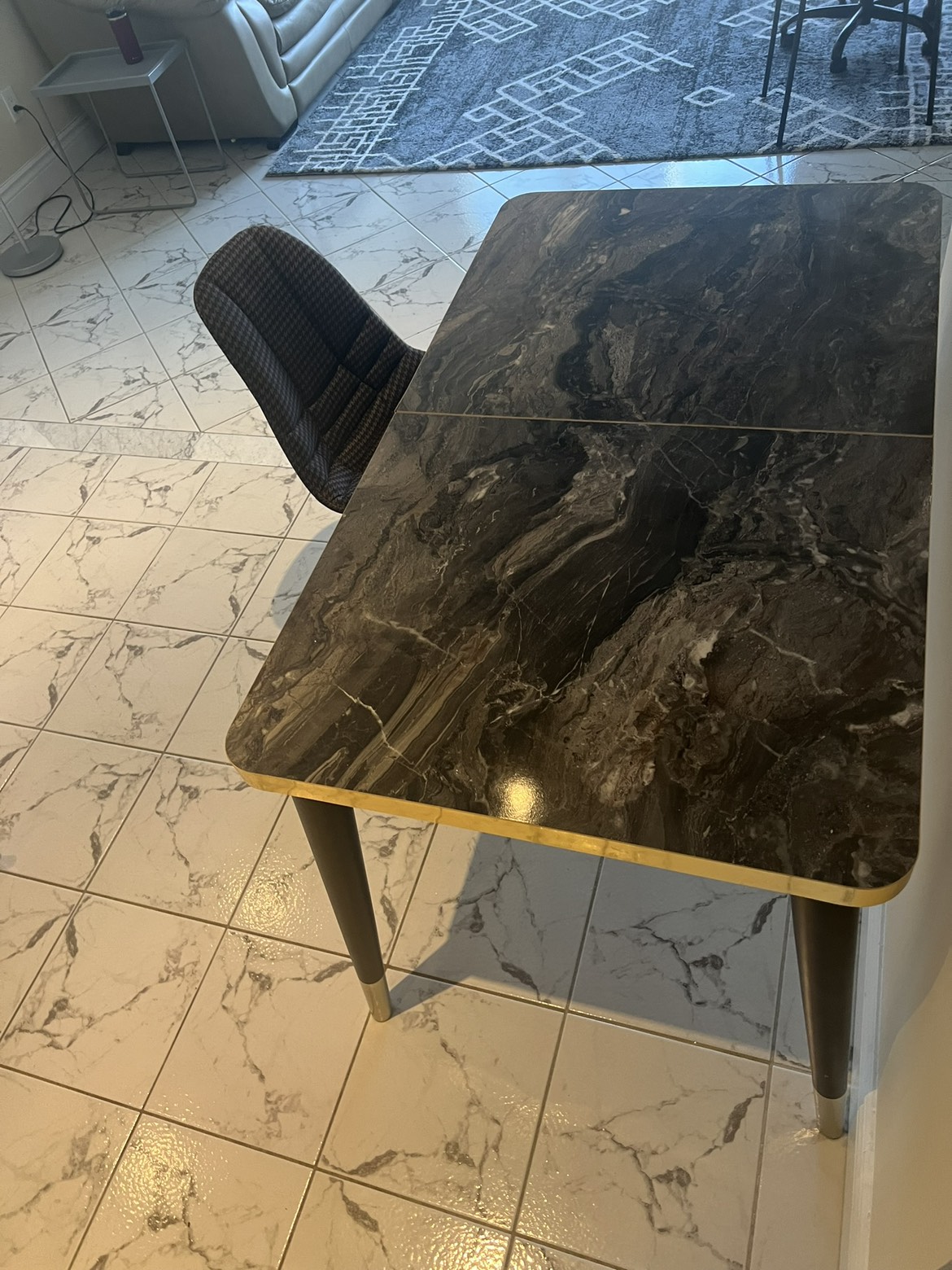 Dining Table (in great condition) - photo 2
