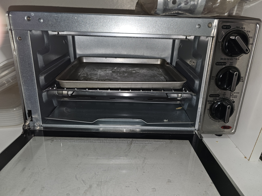 Toaster oven (gently used) - photo 2