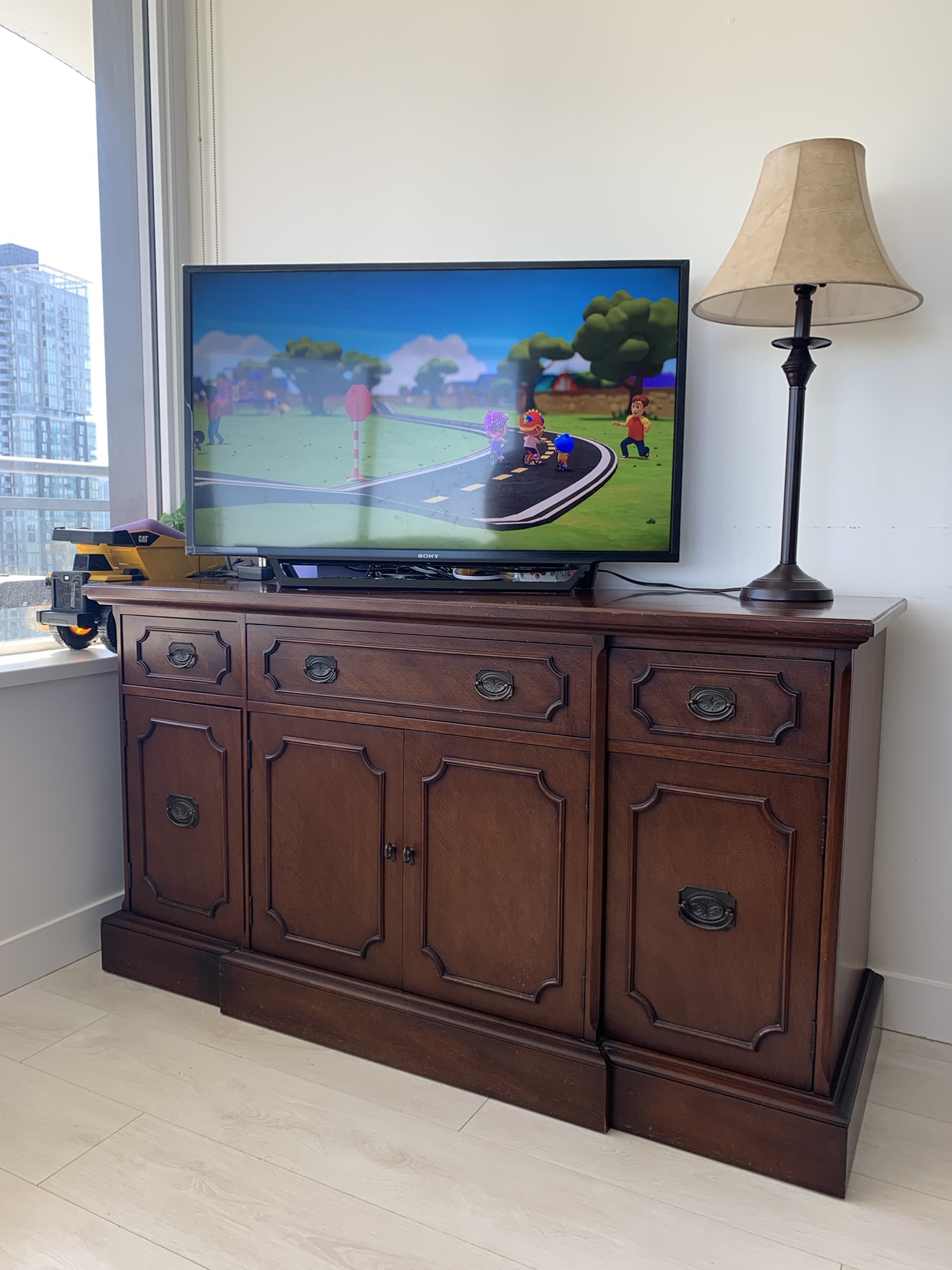 Buffet table suitable as TV stand - photo 2