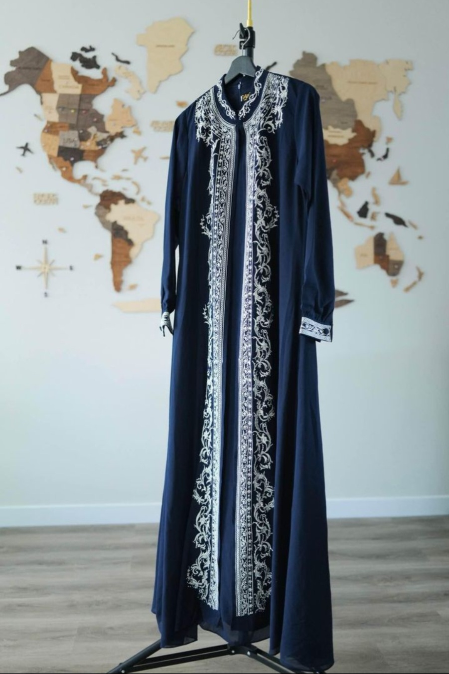 Beautiful Abaya - like new - photo 2
