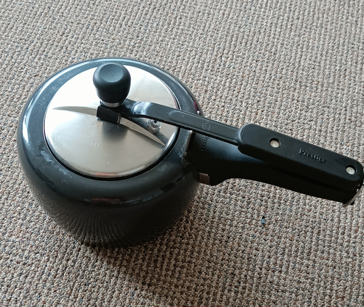 Hawkins pressure cooker