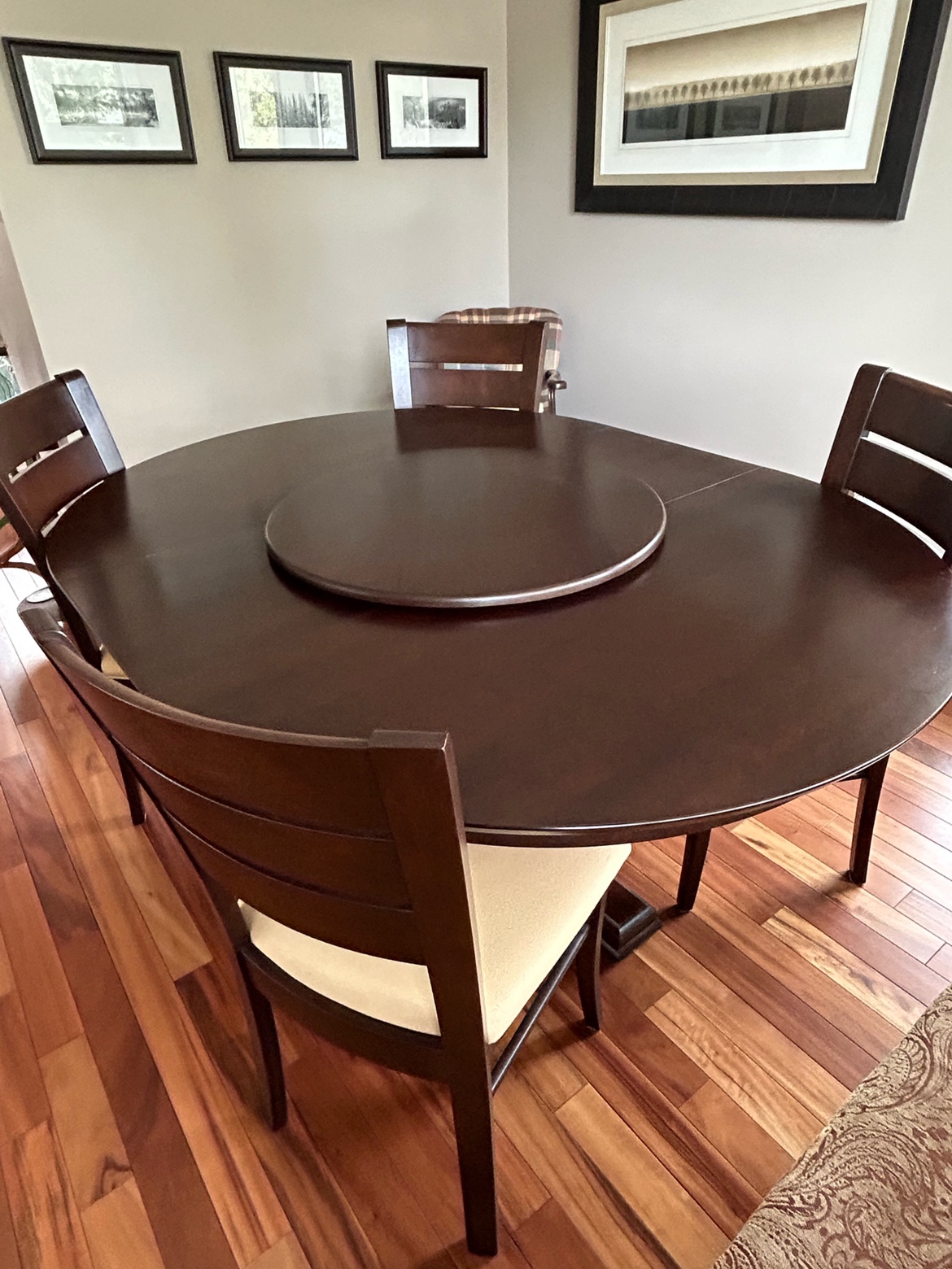 Dining table, a turntable and 4 chairs