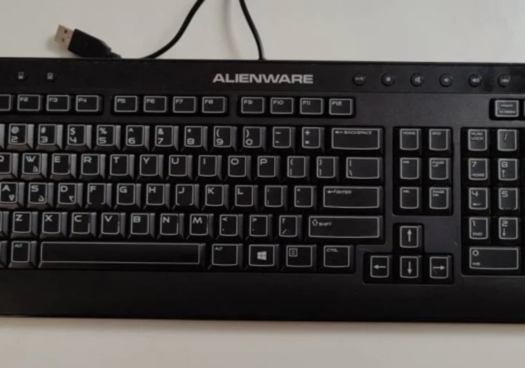 Alienware Wired Keyboard image indicator(3)