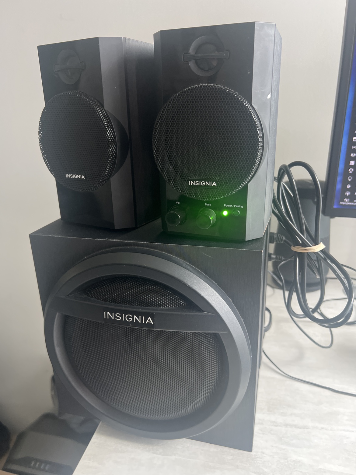 Insignia 2.1 Bluetooth Desktop Speaker System
