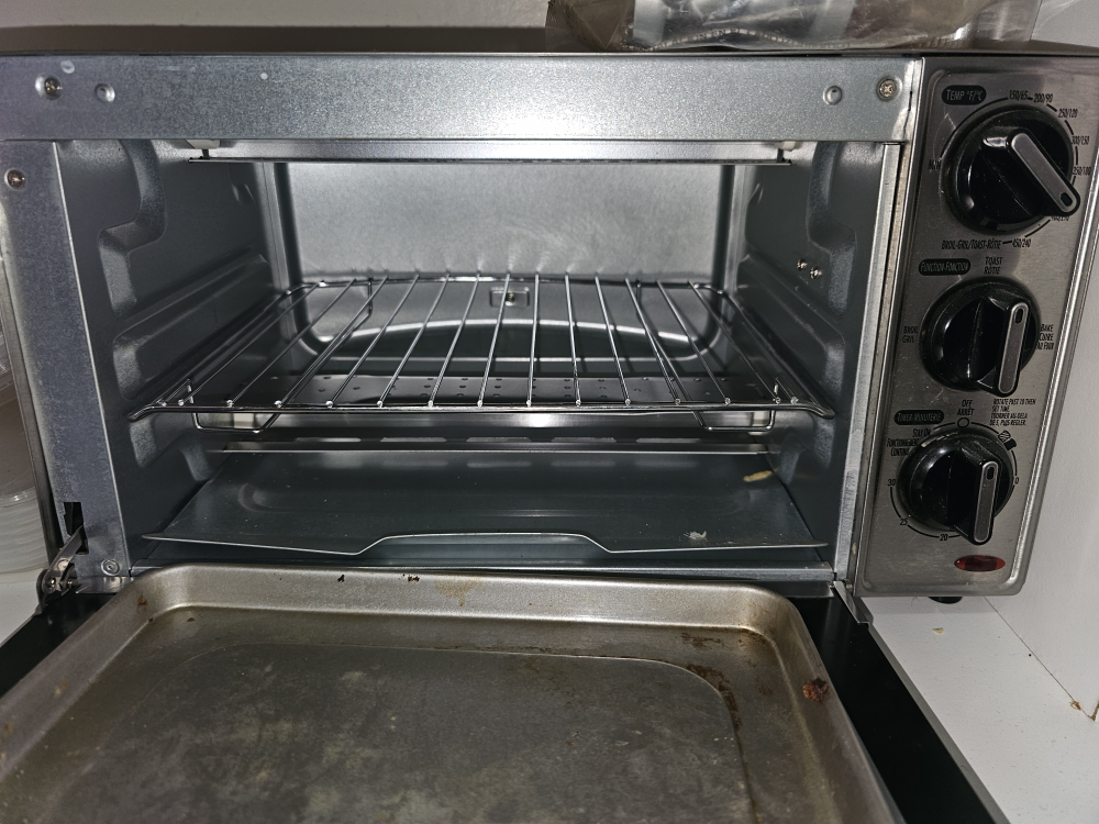 Toaster oven (gently used) - photo 3