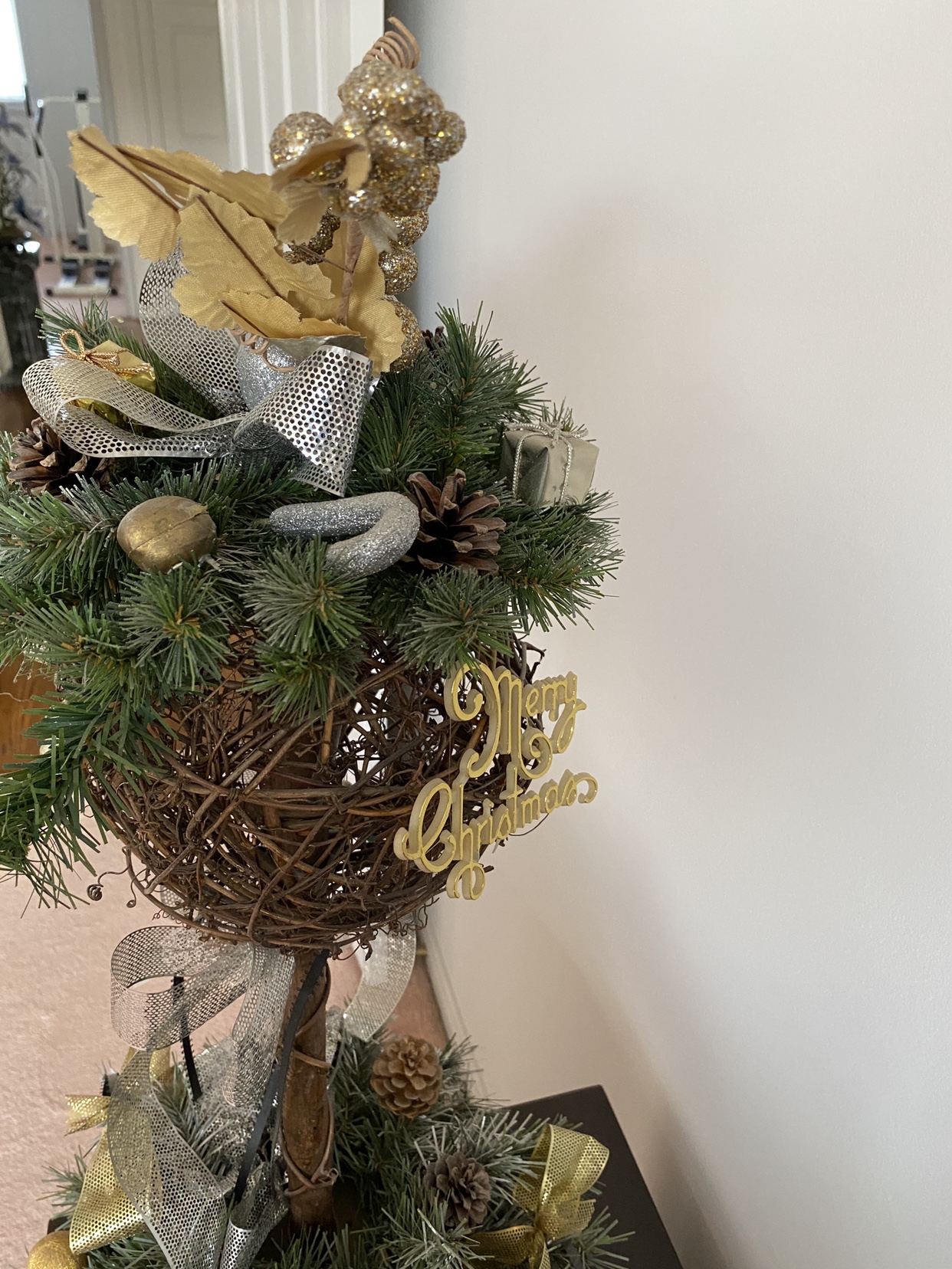 Christmas Center Piece with Ceramic Vase