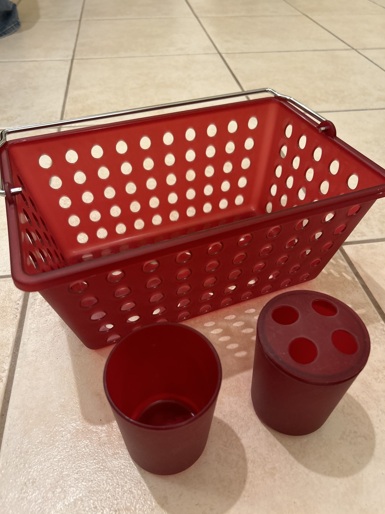 Cup and toothbrush holder and makeup basket image indicator(2)