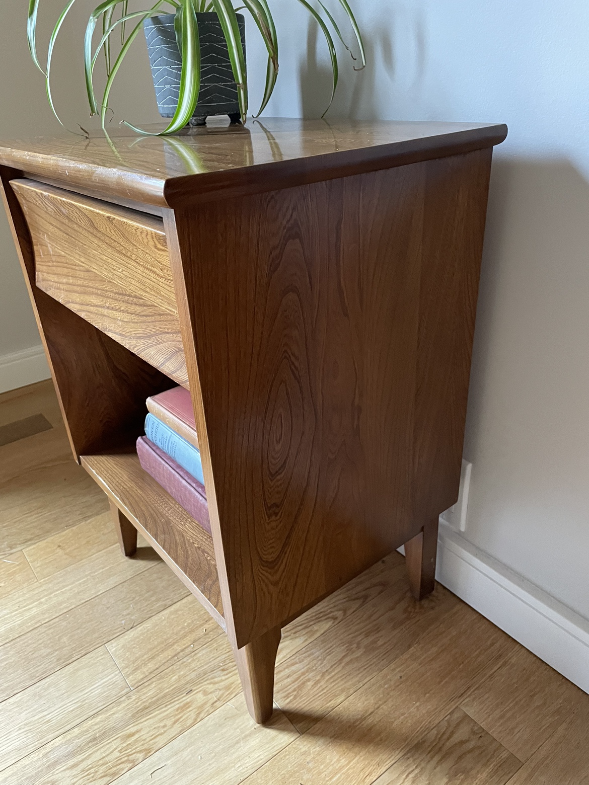 Mcm nightstand - photo 4