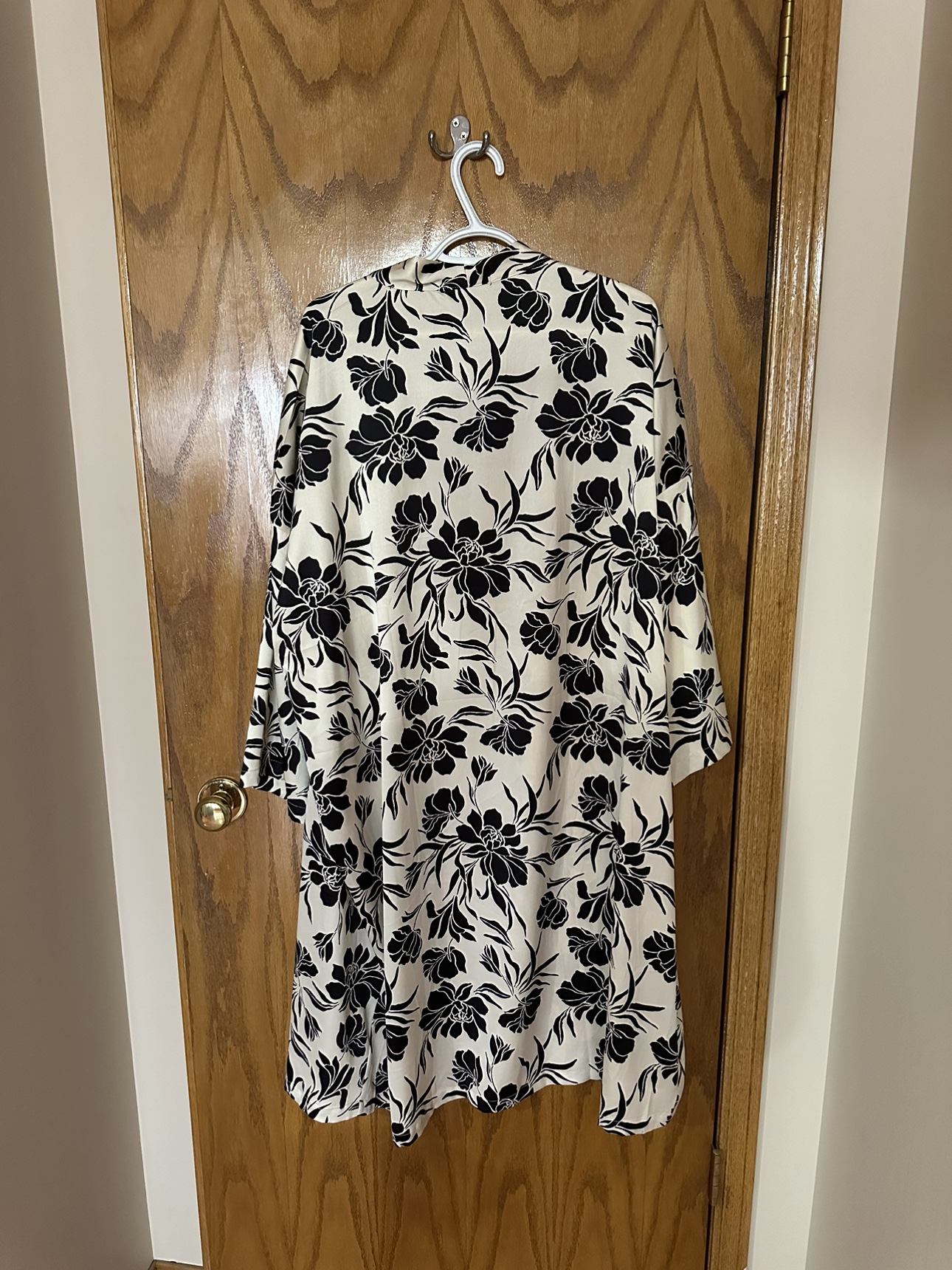 WOMENS SATIN FLORAL CARDIGAN SIZE L $20 OBO‼️‼️ - photo 3