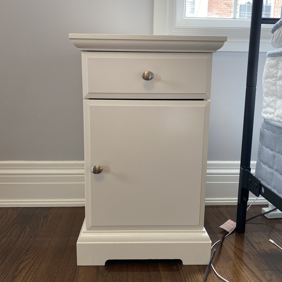 IKEA Hemnes chest of drawers and nightstand. - photo 2