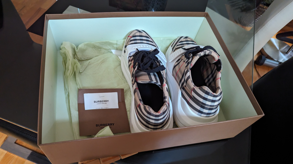 Authentic Burberry shoes - photo 4
