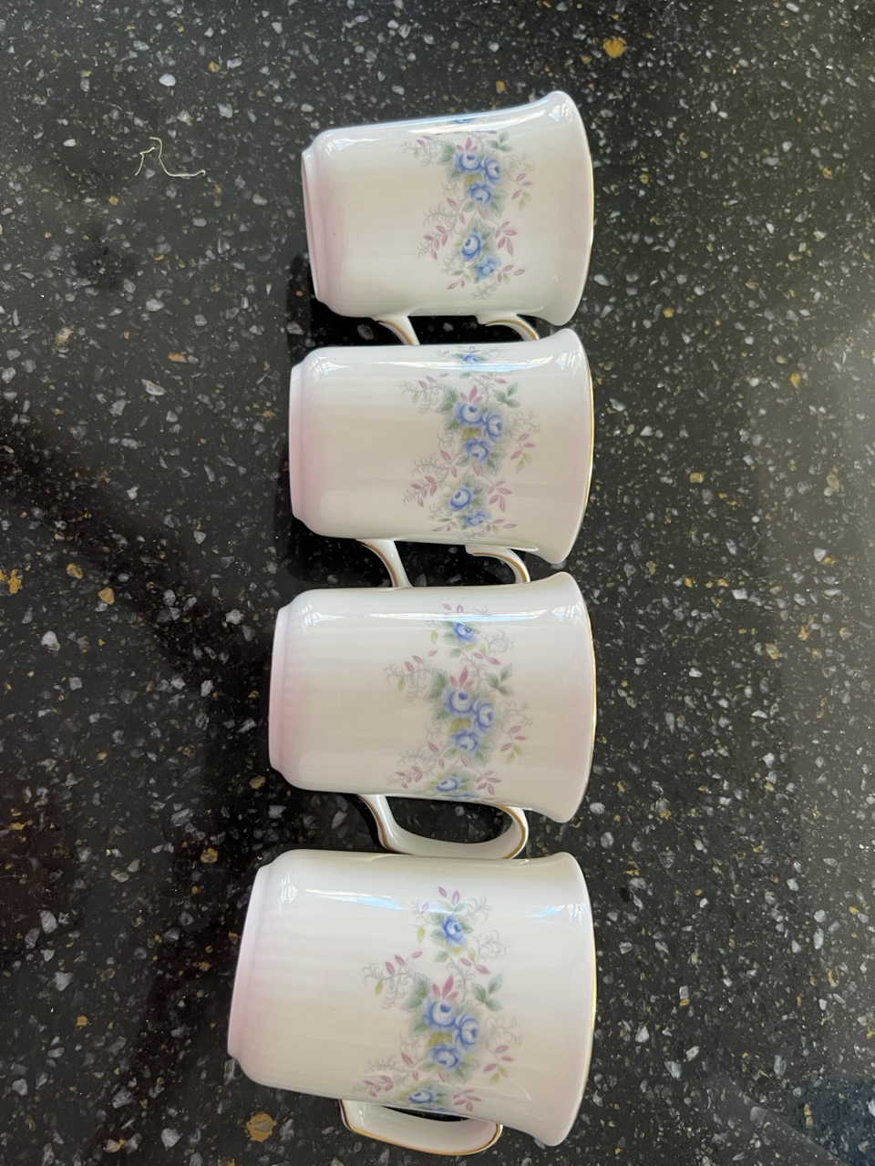 4 Royal Albert Mugs image indicator(2)