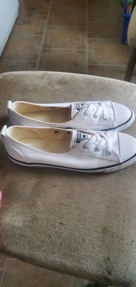 Womens converse size 8