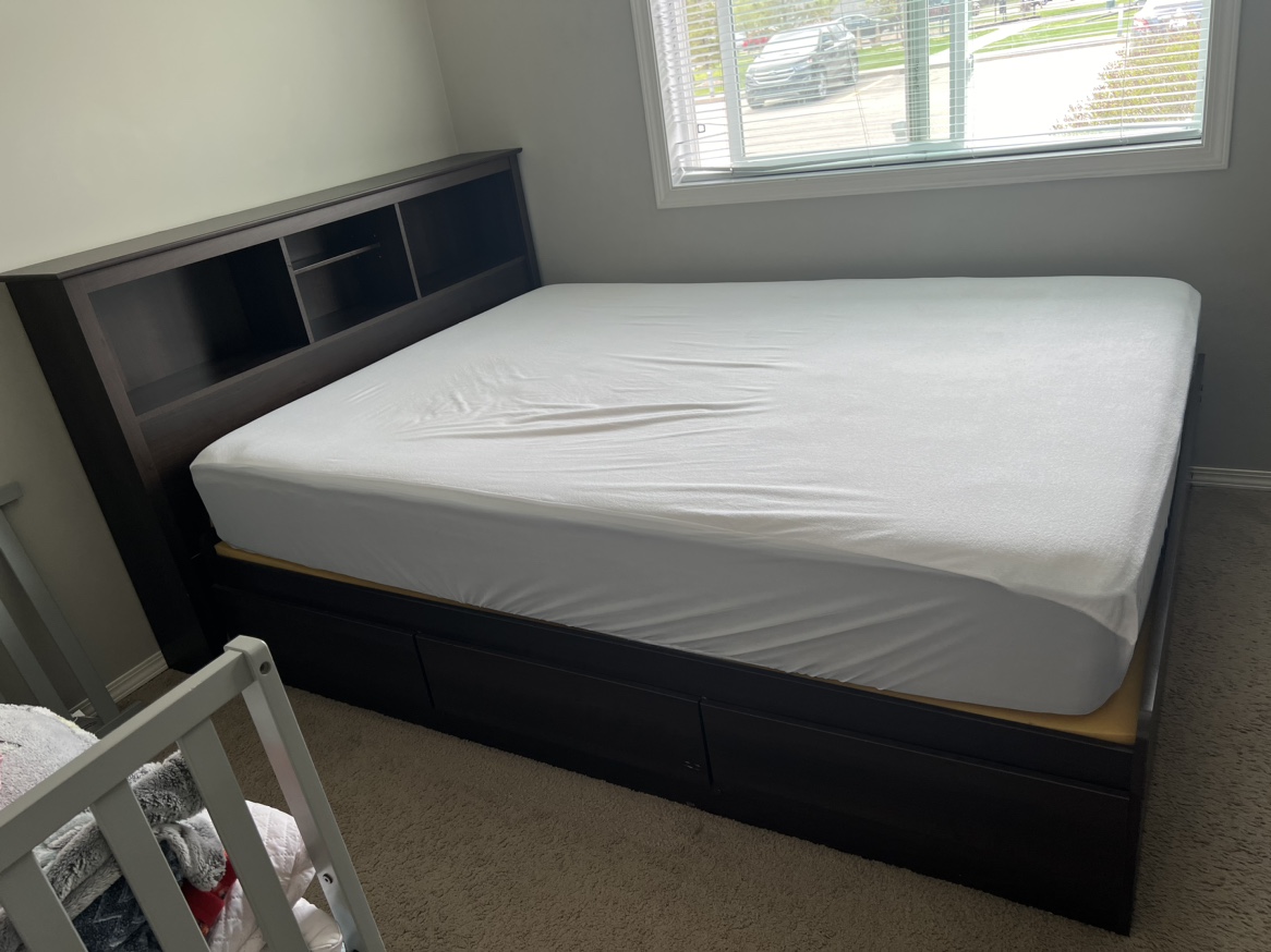 Queen bed with 6 drawers. Also includes headboard - photo 4