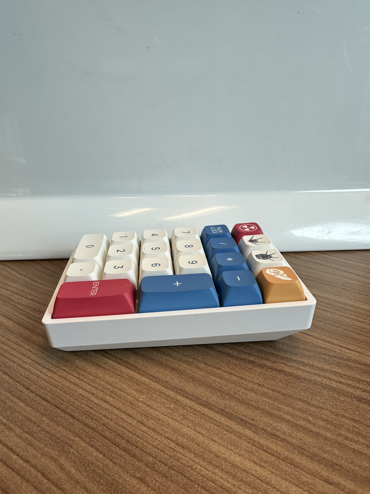 🧡 Gundam Mechanical Num Pad Bluetooth image indicator(2)