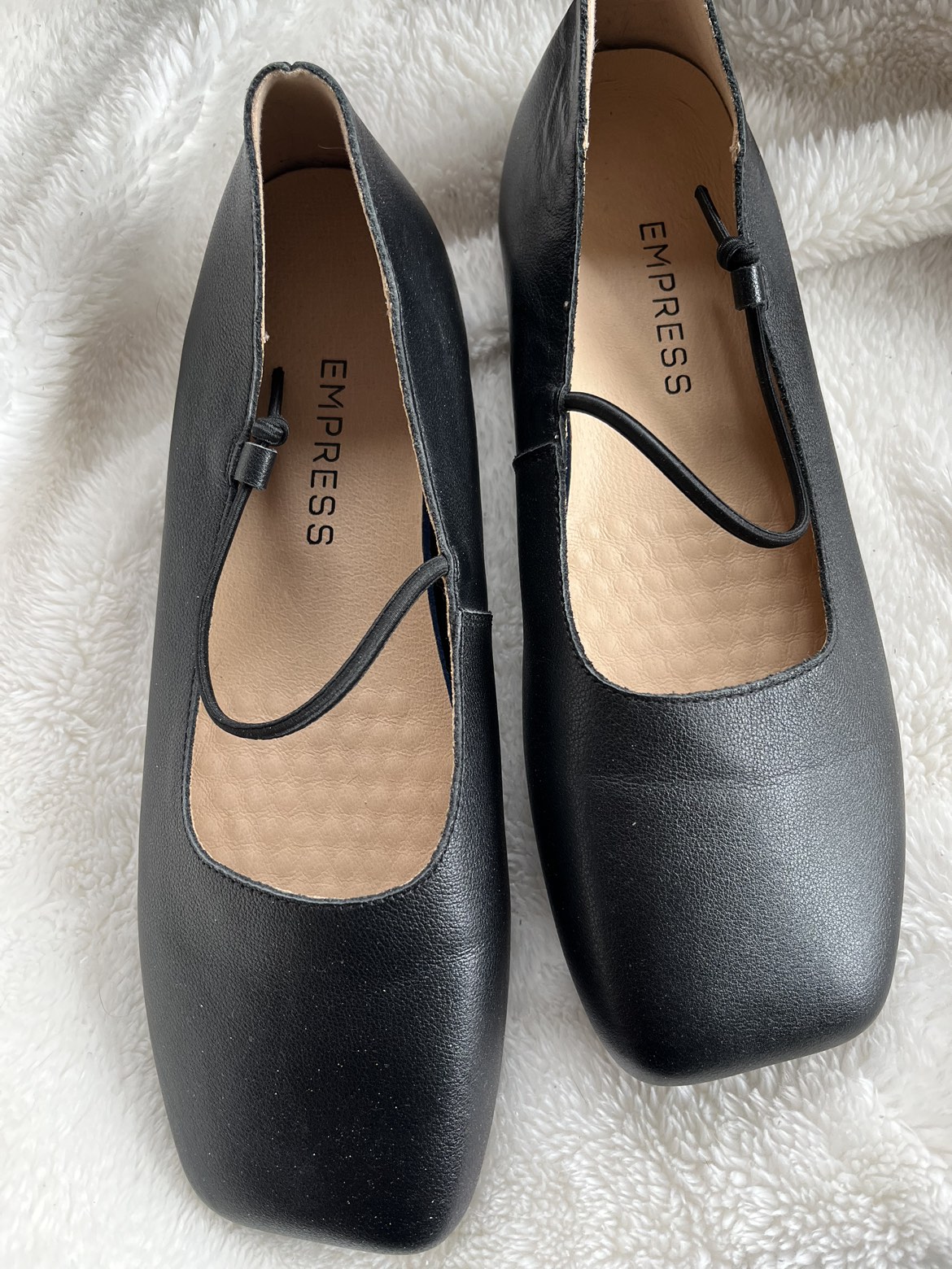Black flat shoes thumbnail