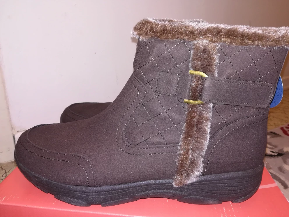 NEW in box Women's Easy Spirit Boots, dark brown, size 8.5 image indicator(2)