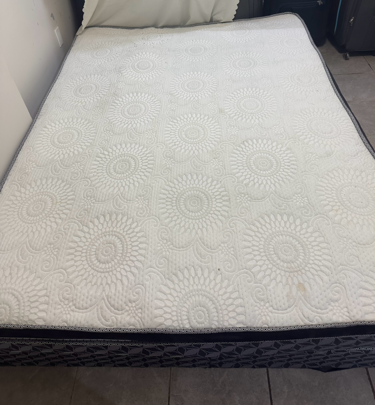 Queen Size Mattress with box