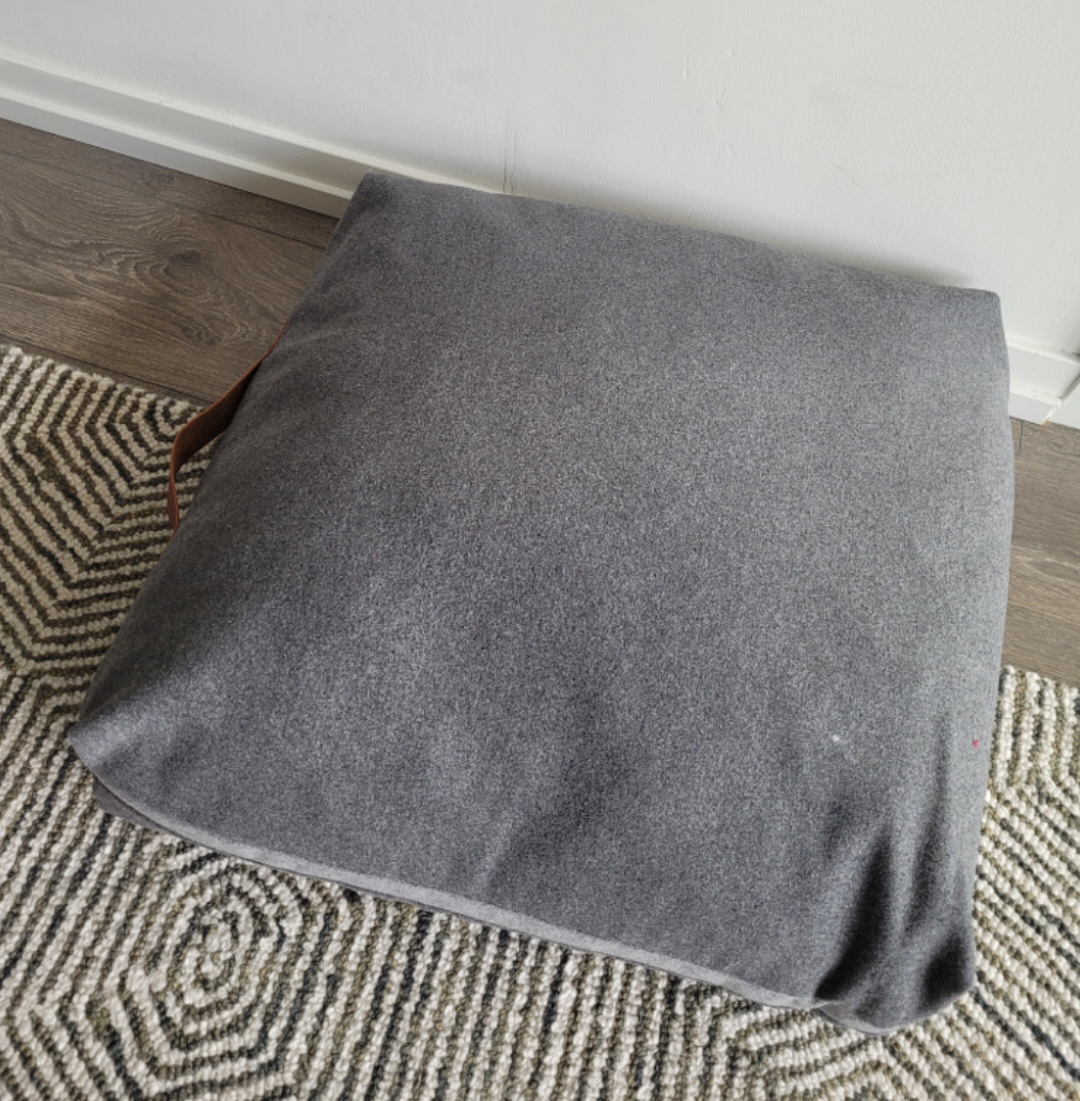 Simon's Throw Pillow image indicator(2)