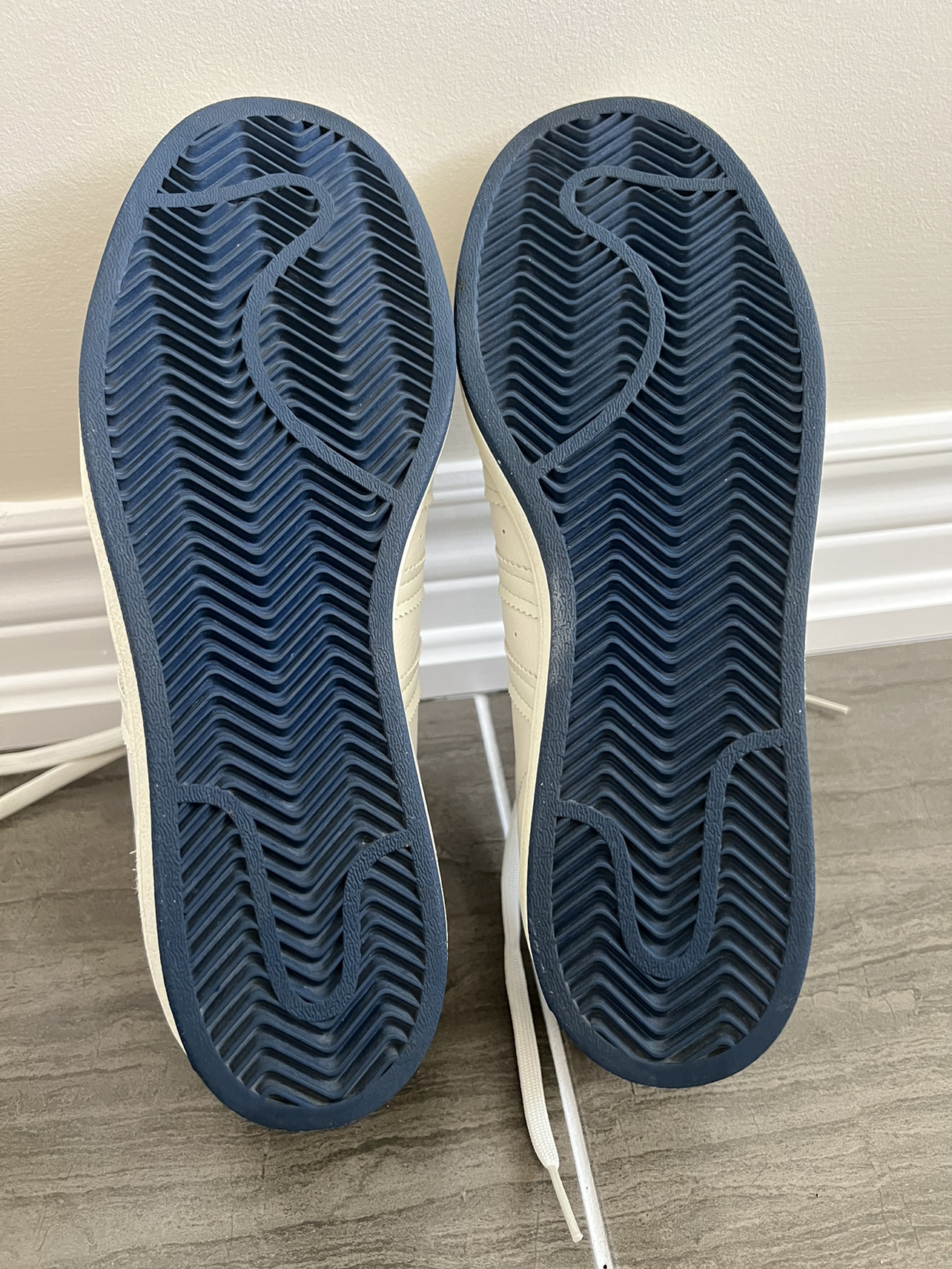 Adidas sneaker (women size 7) - photo 3