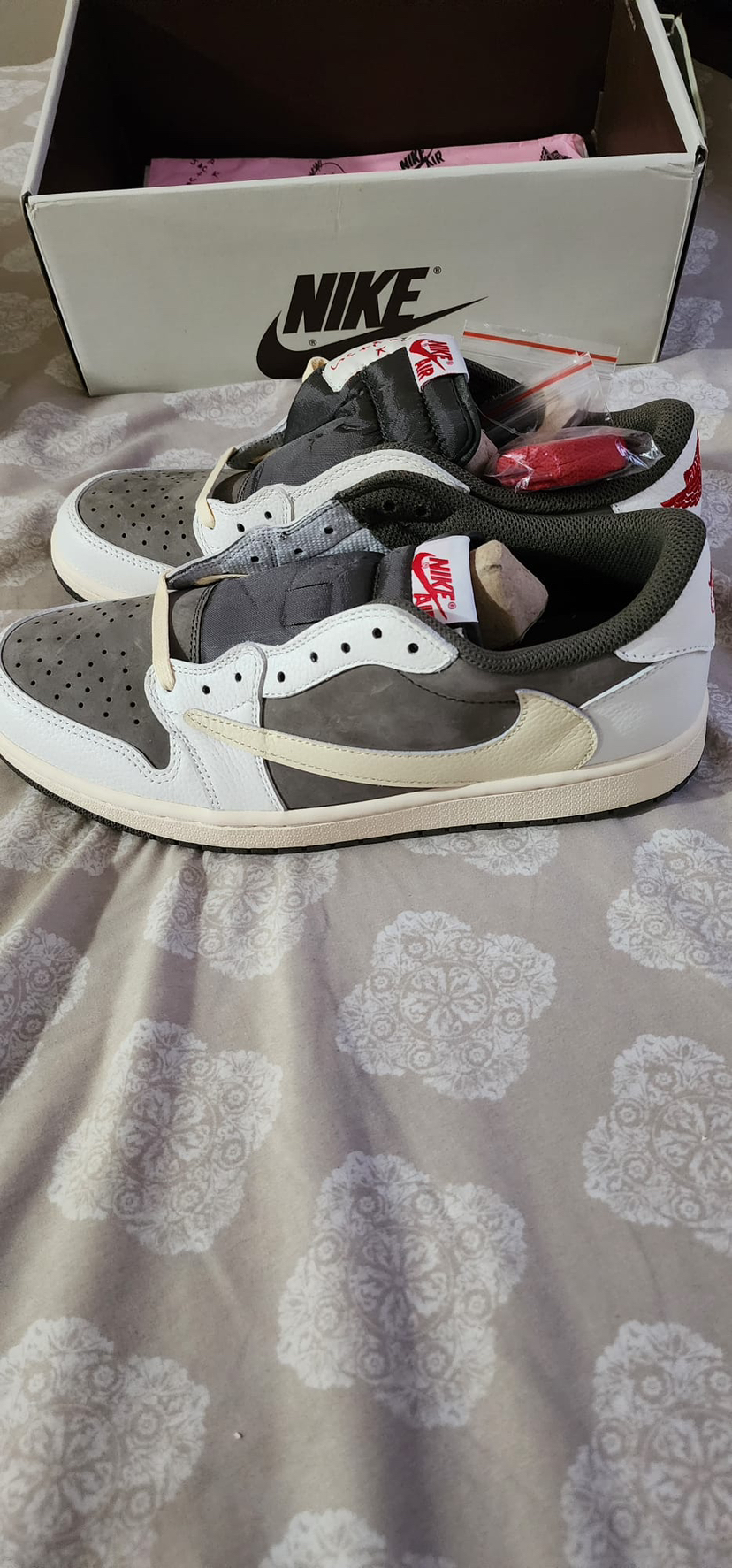 Travis Scott x Air Jordan Low Reverse Mocha Sail - photo 2