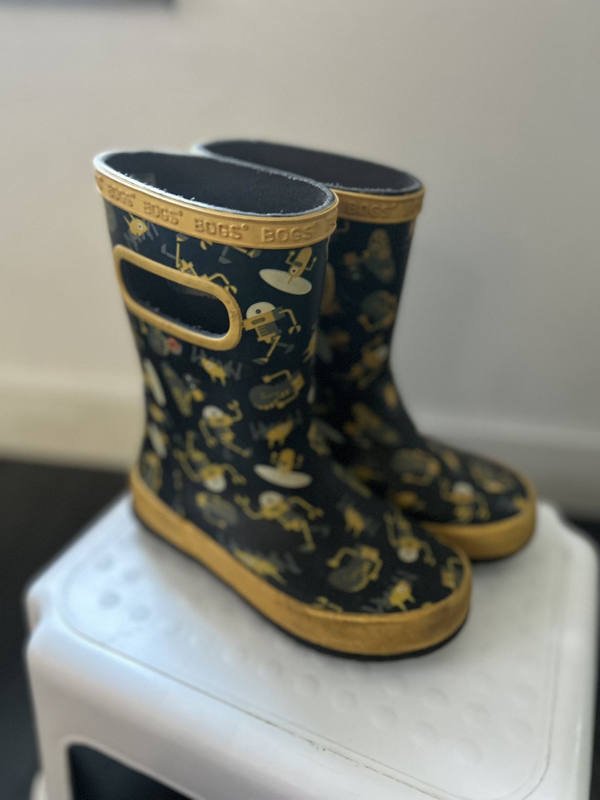 BOGS toddler size 12 image indicator(3)