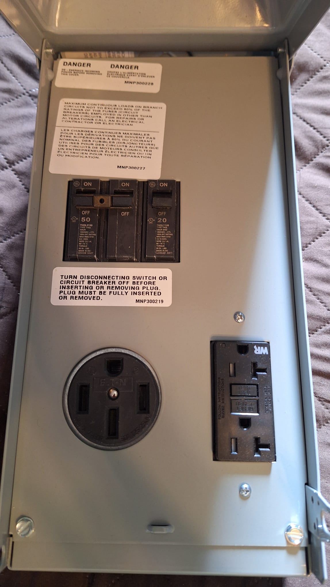 GE Recreational Vehicle RV 70 Amp 120/240V Power Outlet image indicator(3)