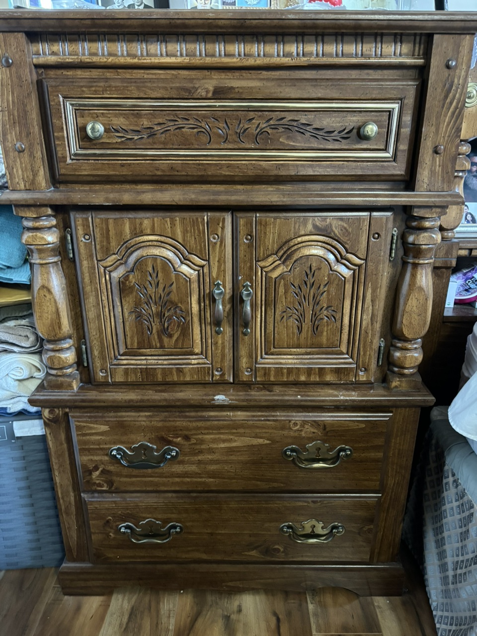 9 piece Queen bedroom set solid wood - photo 3
