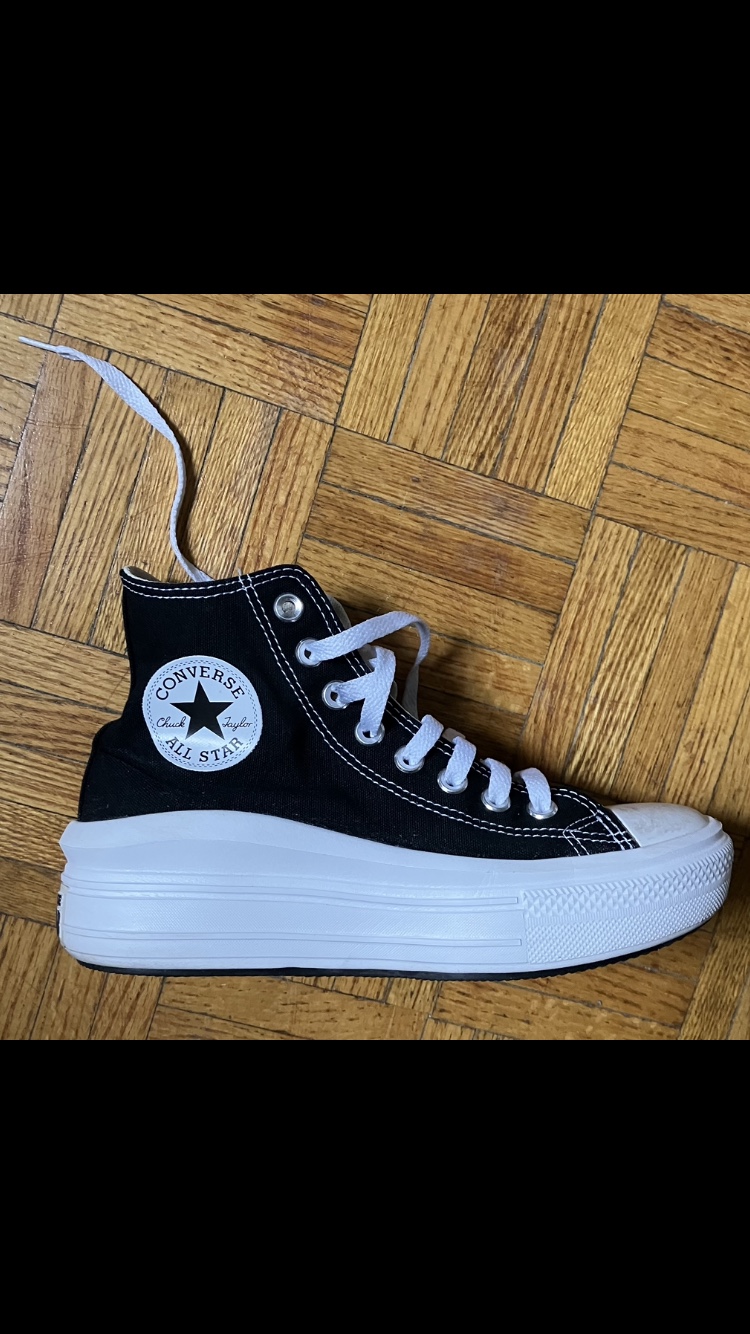Women’s Converse Chuck Taylor All Star Platforms Size 7 👟🖤🤍 image indicator(2)