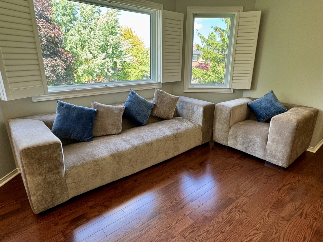 Couch - photo 2