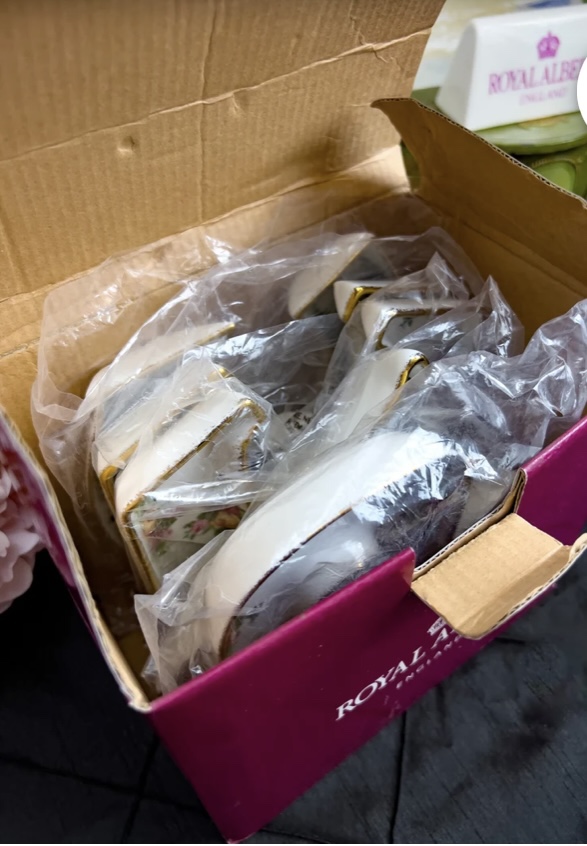 New Vintage Royal Albert Peace Letter Shaped Serving Dishes image indicator(2)