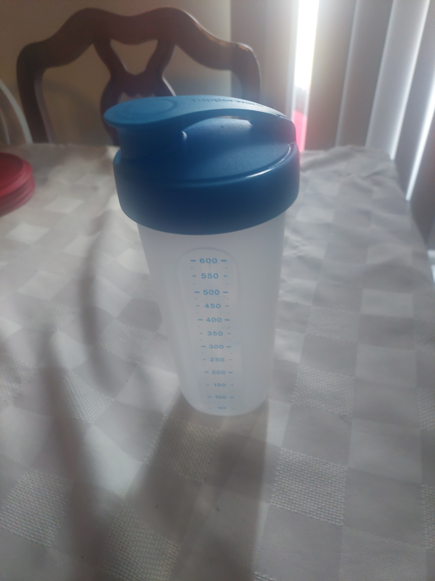 Tupperware Quick Shake