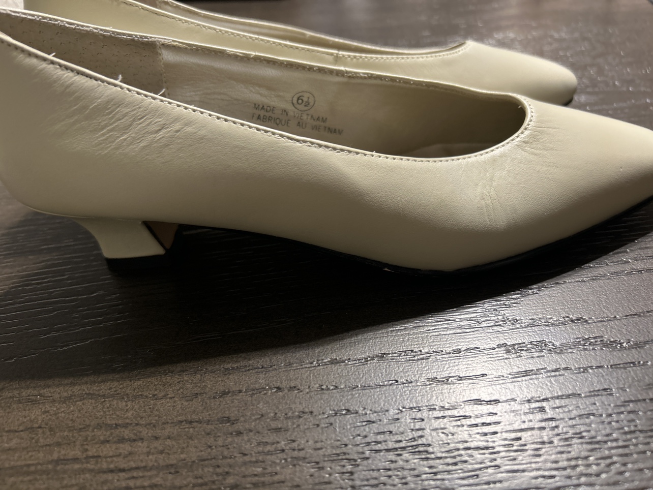 Ladies leather shoes image indicator(2)