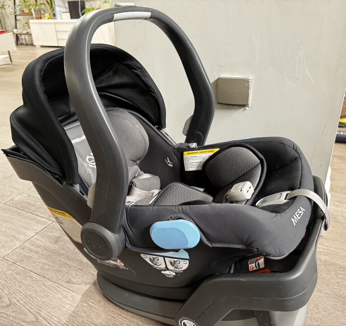 Uppababy Mesa Car Seat with base (Exp May 2025)