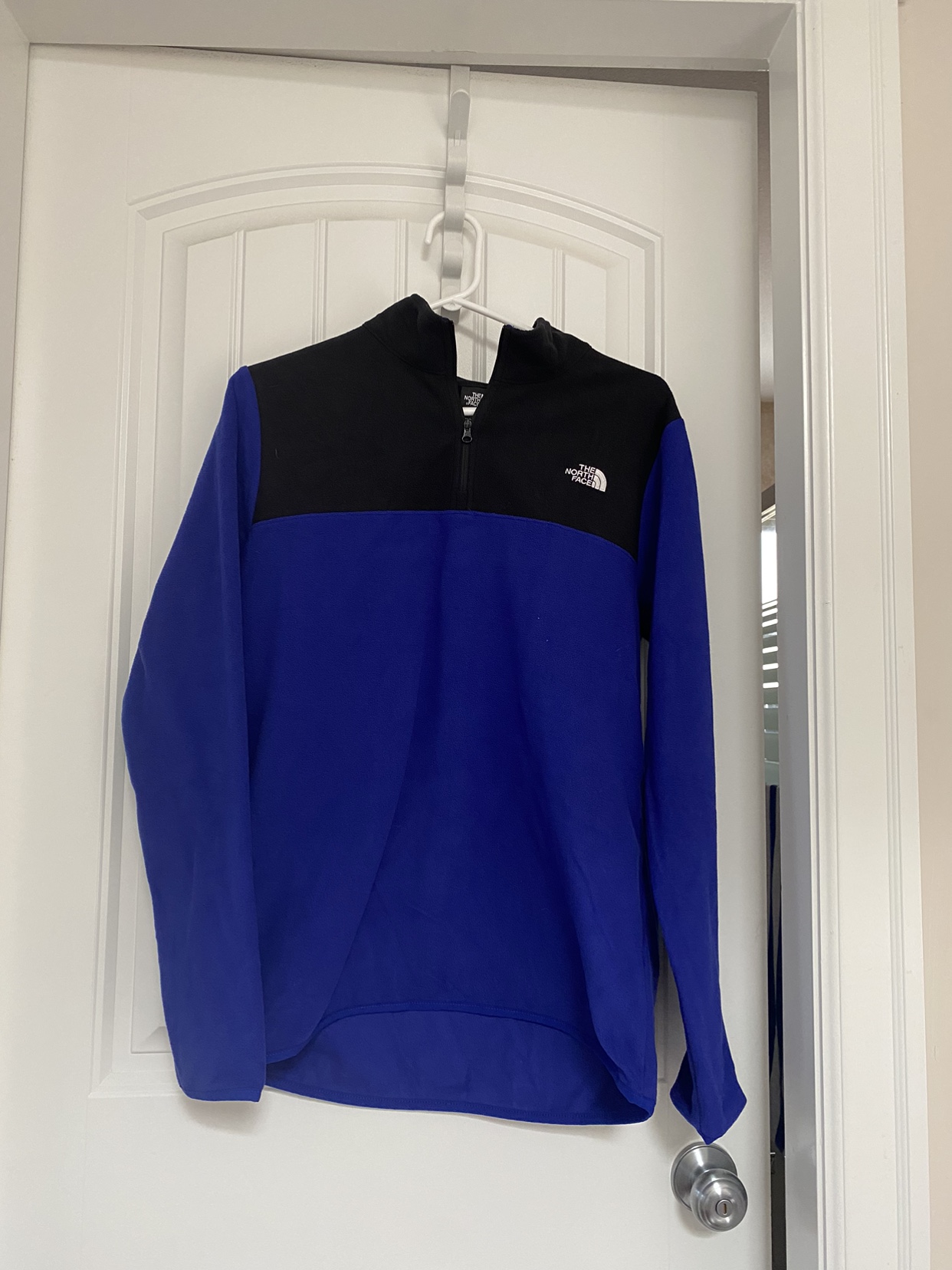 Sweater thumbnail