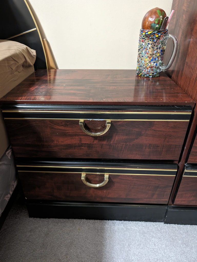 Free Queen size bedroom set - photo 3