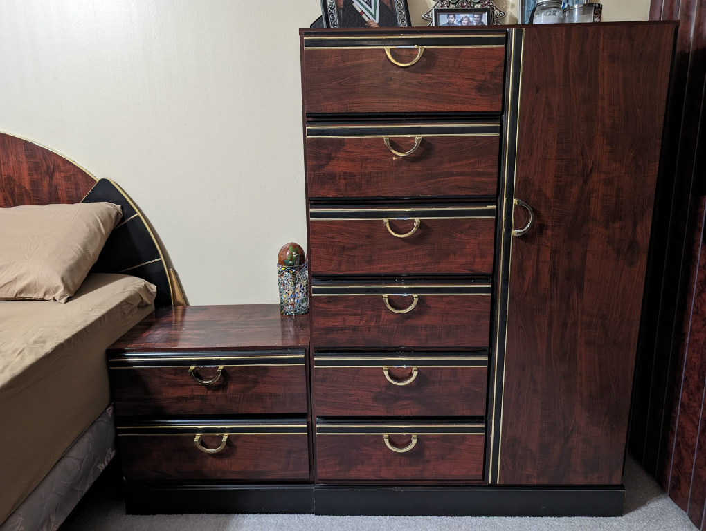 Free Queen size bedroom set - photo 4