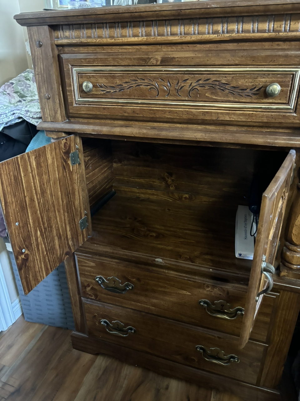 9 piece Queen bedroom set solid wood - photo 4