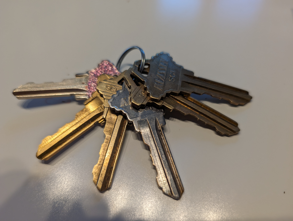 Deadbolt with 6 keys ♥️ - photo 2