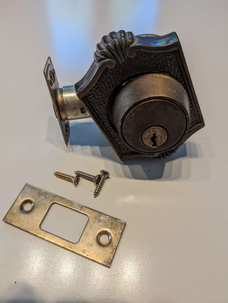 Deadbolt with 6 keys ♥️ - photo 3