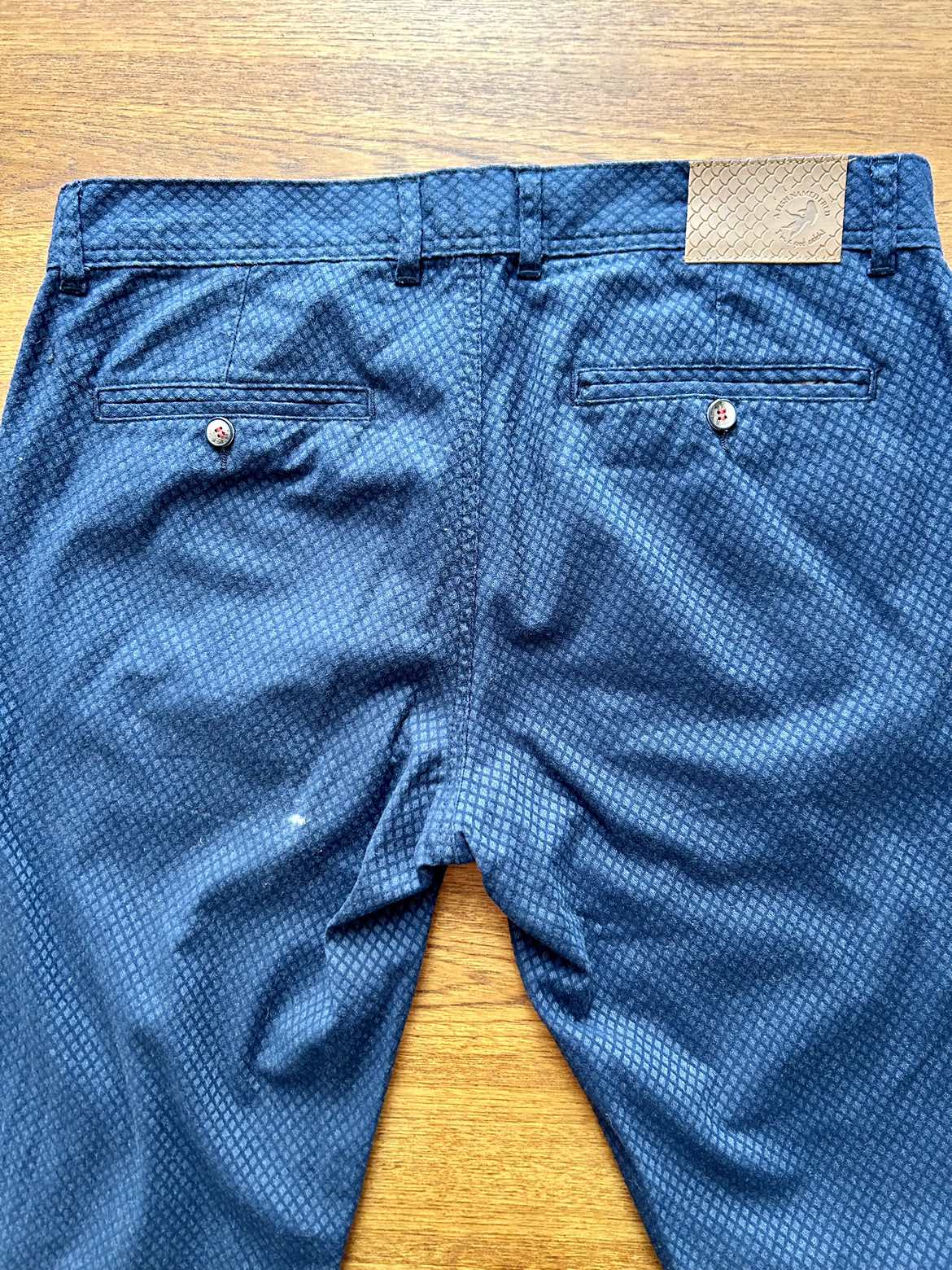 Men’s casual pant image indicator(3)