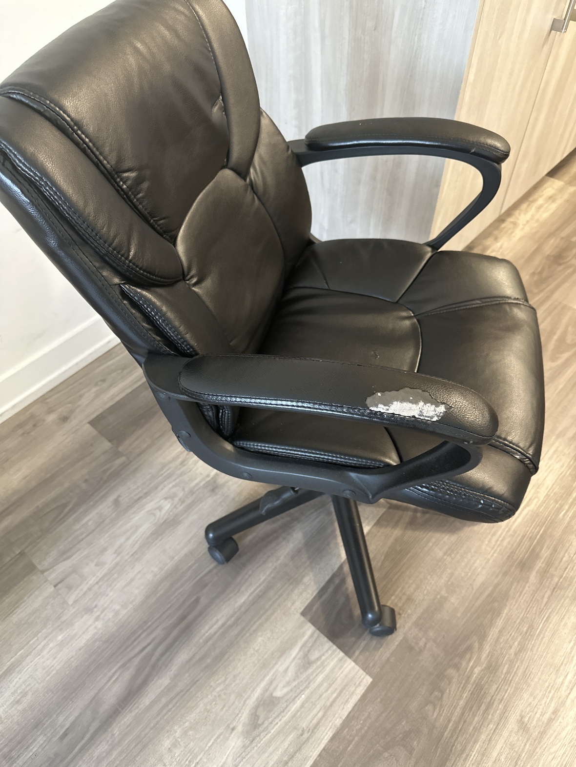 Leather office chair (black) with adjustable flip-up. - photo 4