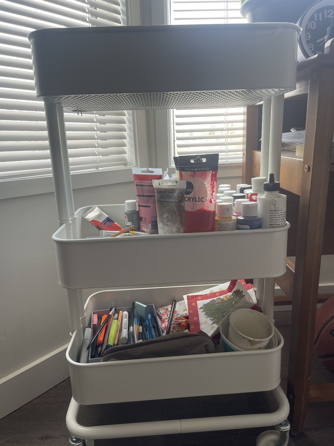 Metallic shelf